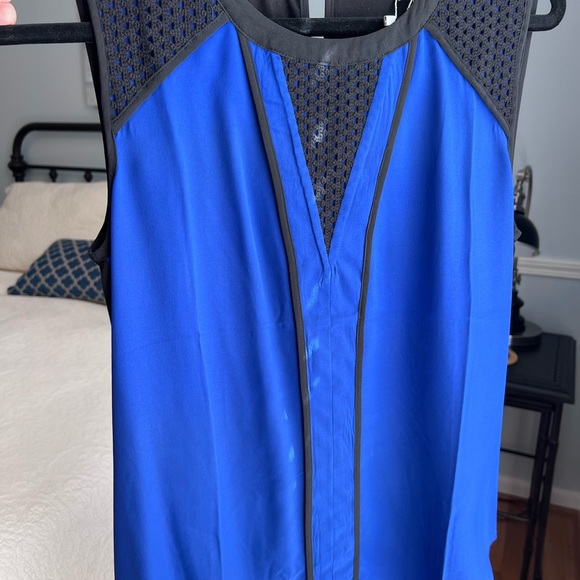 NWT Daniel Rainn Sleeveless blue and black top. Size small. Back is solid black. - Picture 5 of 10